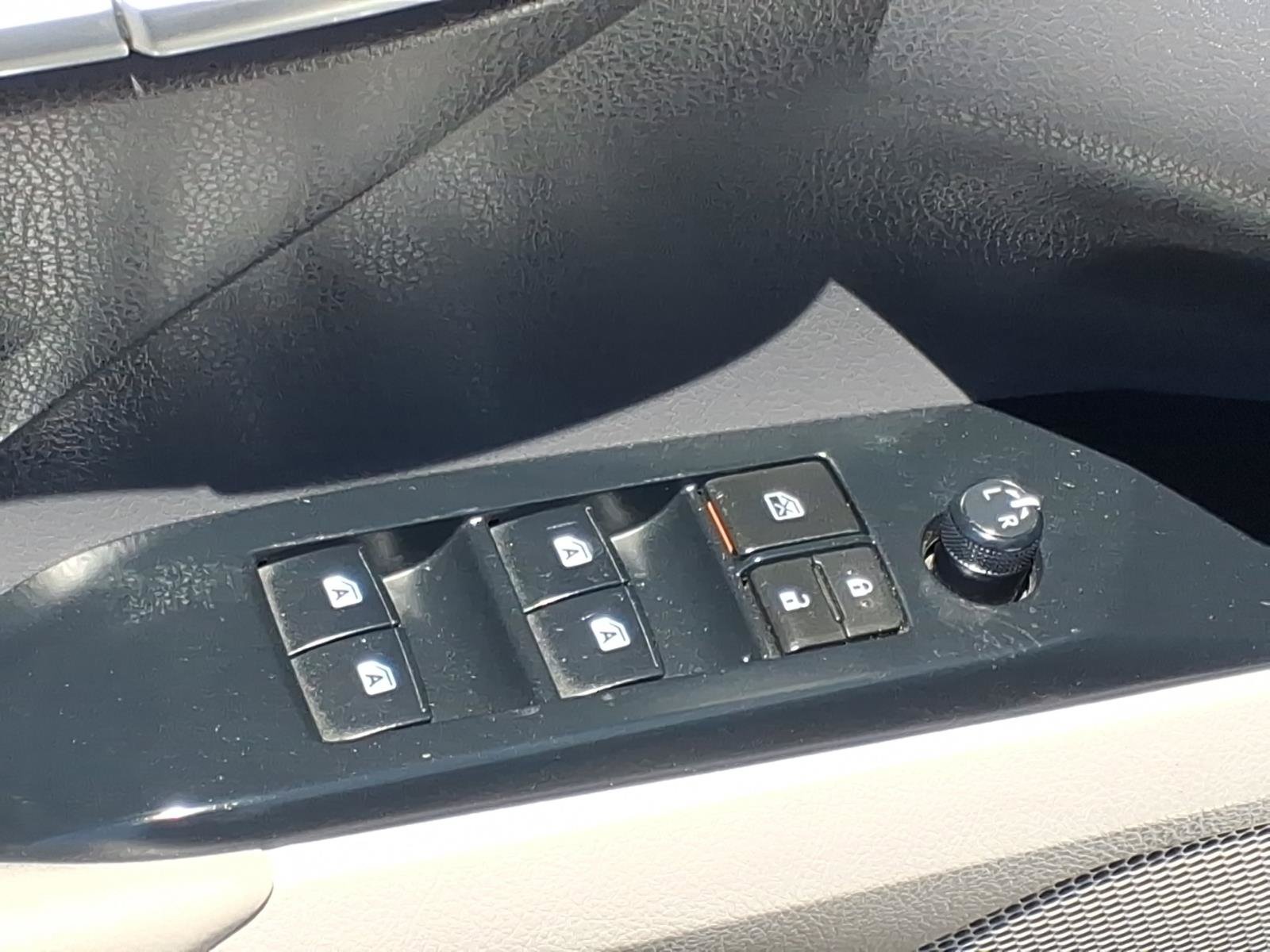 Used 2018 Toyota Camry SE FWD image 14