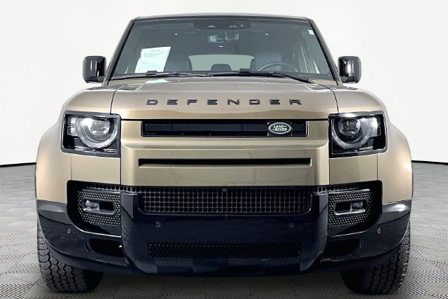 Used 2025 Land Rover Defender 110 X-Dynamic SE AWD/4WD image 2