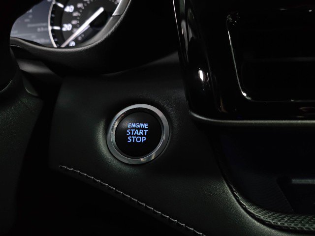 Used 2020 Toyota Highlander Limited image 25