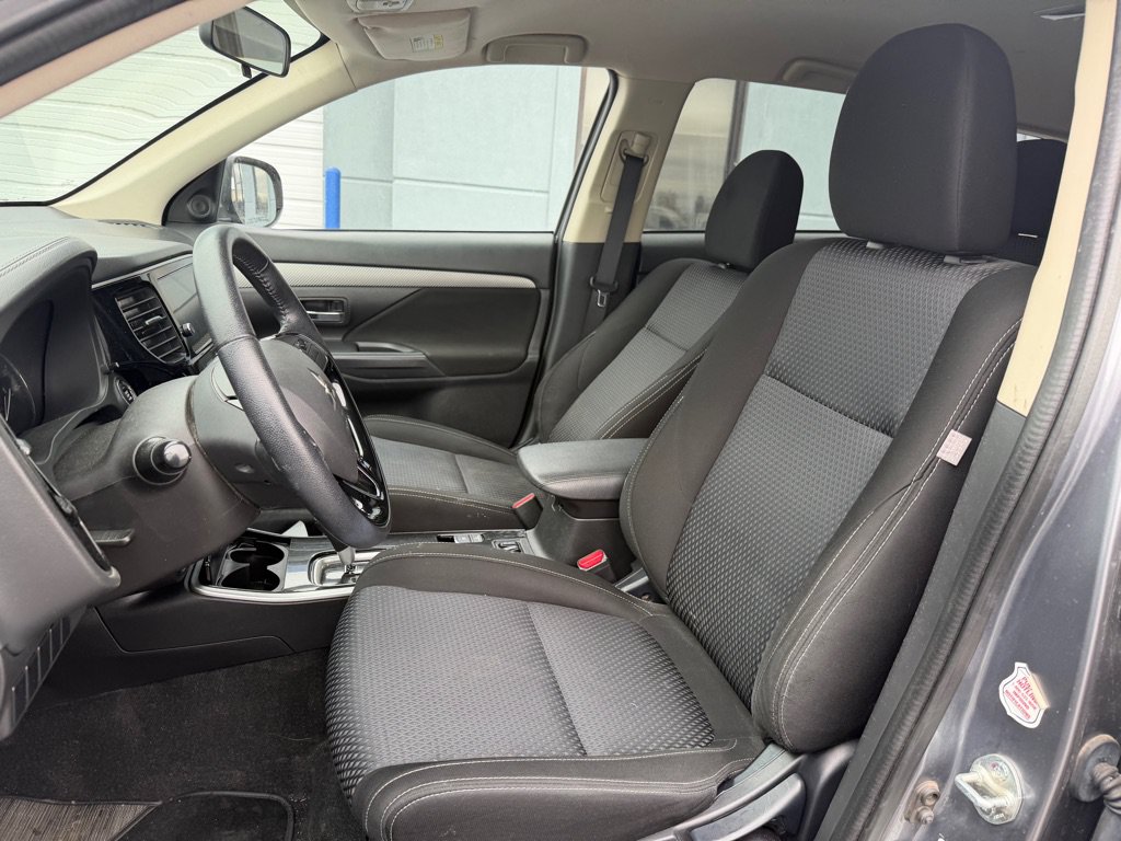 Used 2018 Mitsubishi Outlander SE AWD/4WD image 15