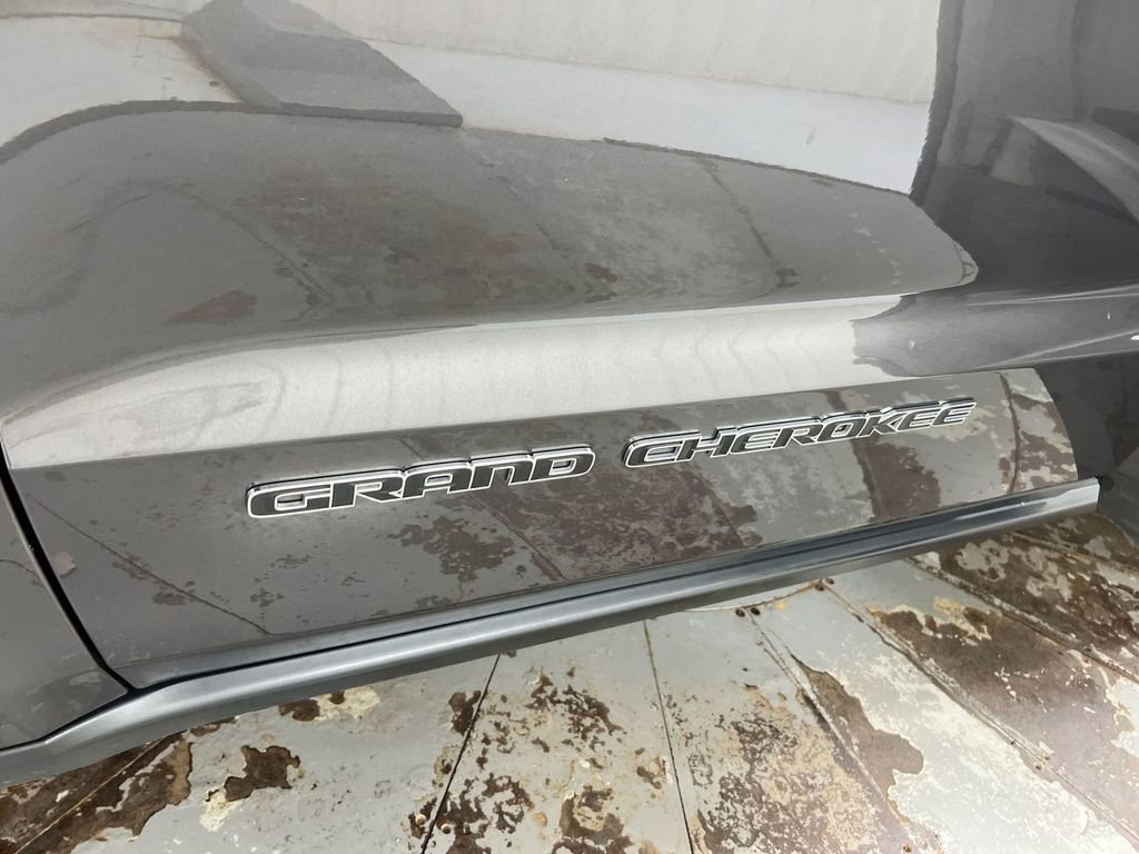 Used 2021 Jeep Grand Cherokee Limited AWD/4WD image 27