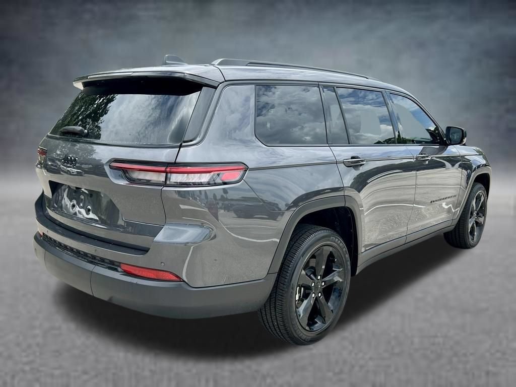 Used 2025 Jeep Grand Cherokee L Altitude RWD image 5