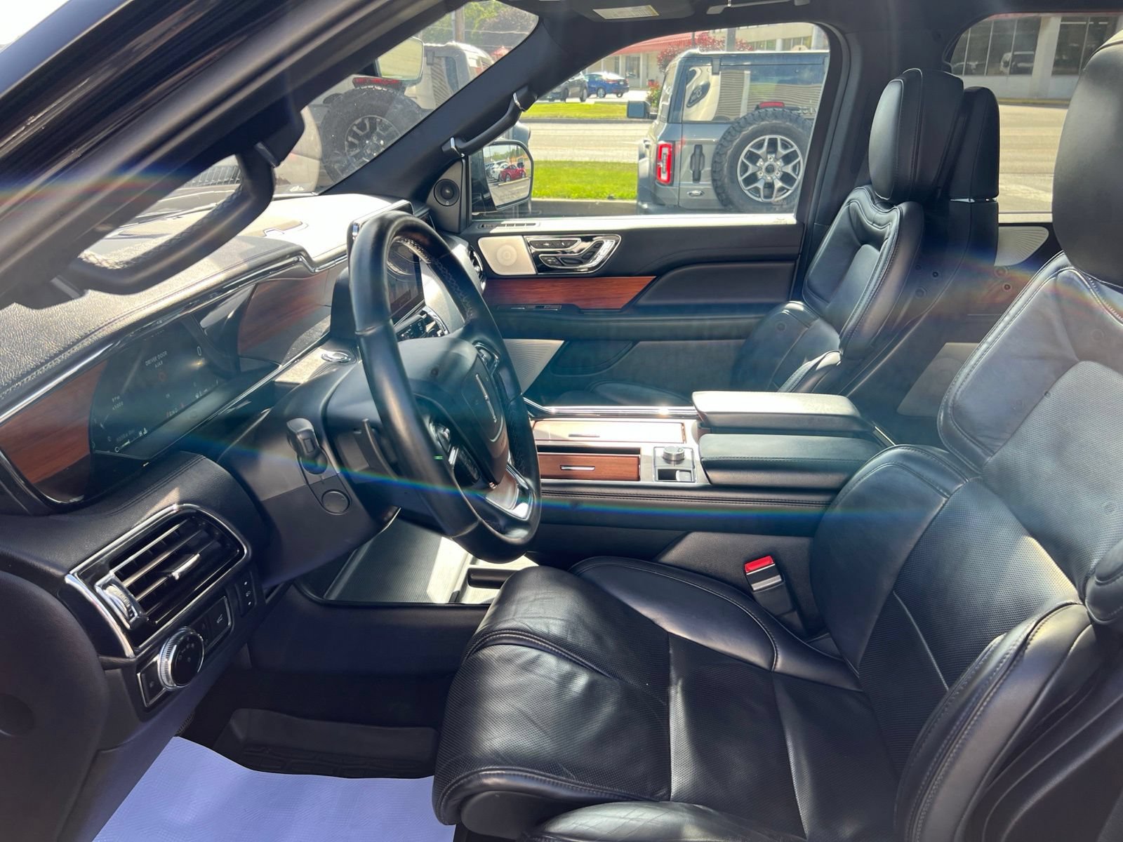 Used 2019 Lincoln Navigator L Reserve AWD/4WD image 17