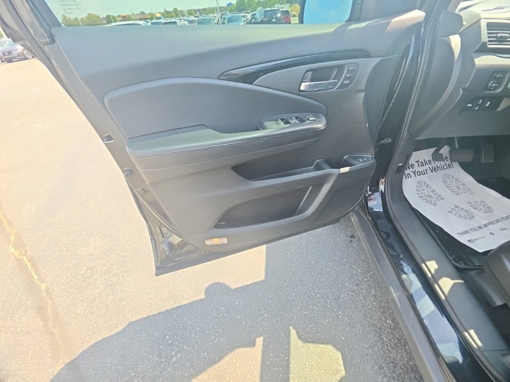 Used 2020 Honda Pilot Touring image 13
