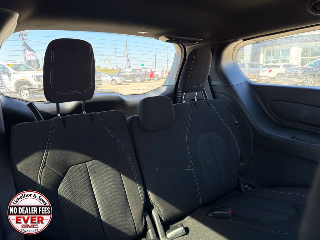 Used 2024 Chrysler Pacifica Touring FWD image 6