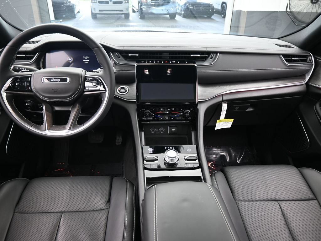 Used 2024 Jeep Grand Cherokee Overland w/ Luxury Tech Group IV AWD/4WD image 43
