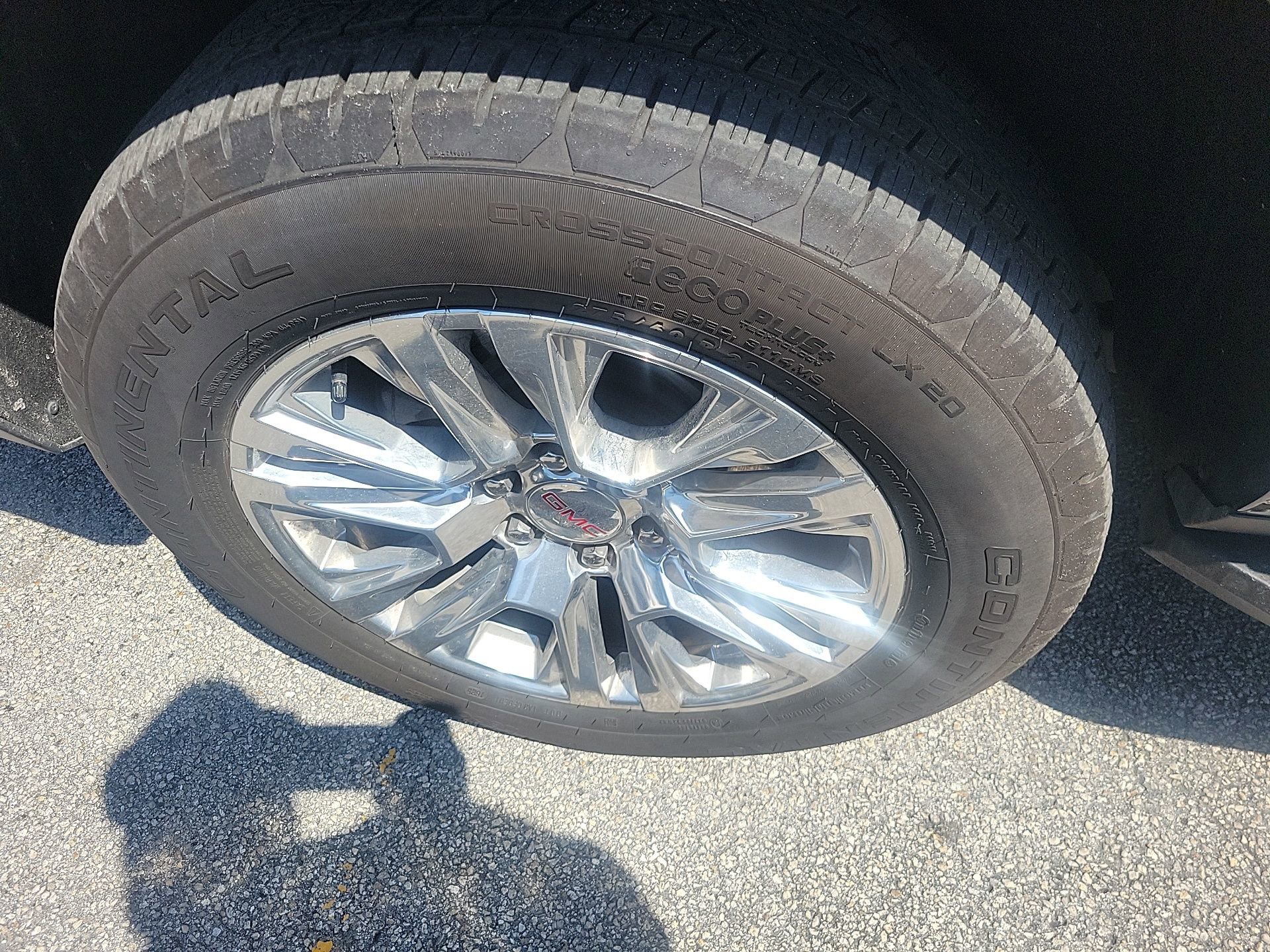 Used 2025 GMC Yukon XL Denali image 10