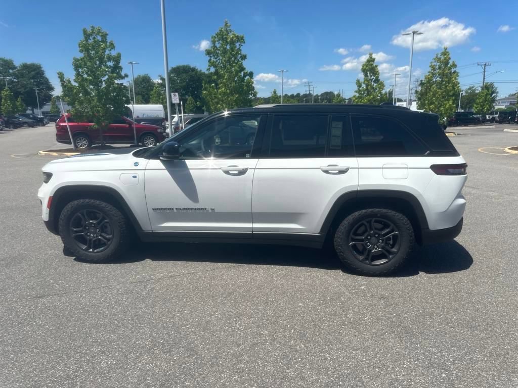 New 2024 Jeep Grand Cherokee Trailhawk w/ Advanced Protech Group II AWD/4WD image 19