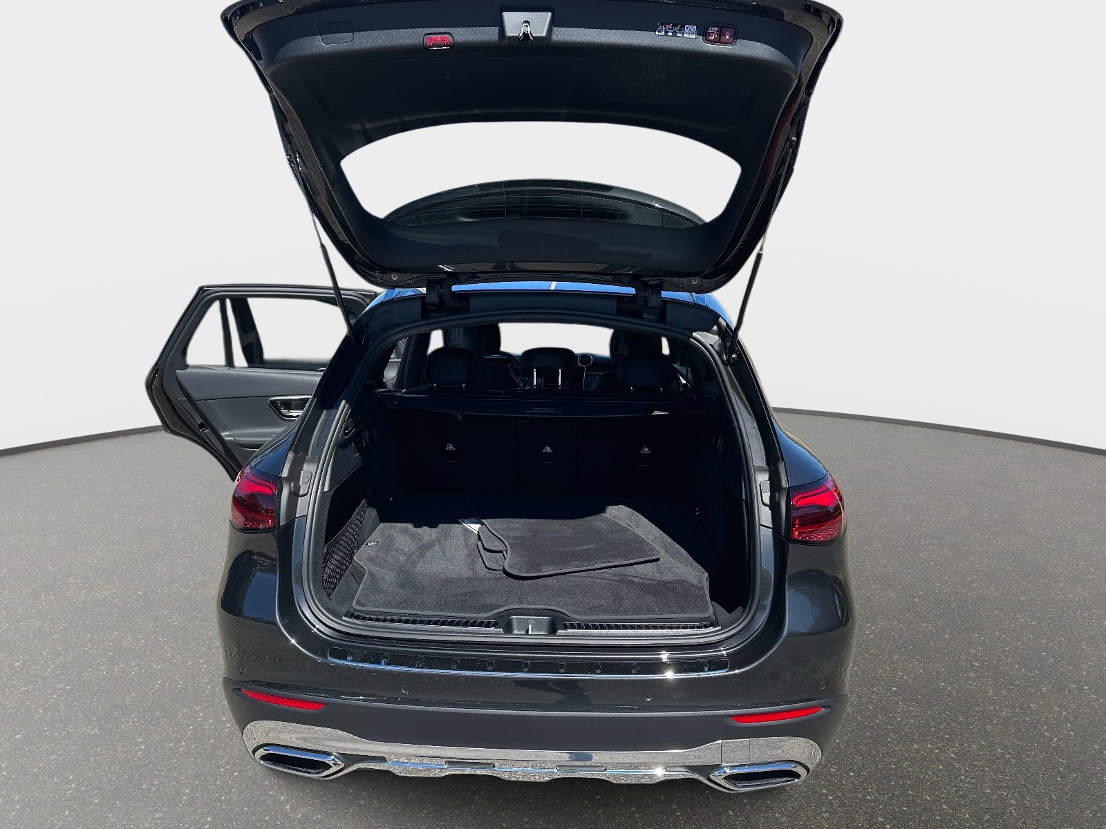 Used 2026 Mercedes-Benz GLC 350e 4MATIC image 11