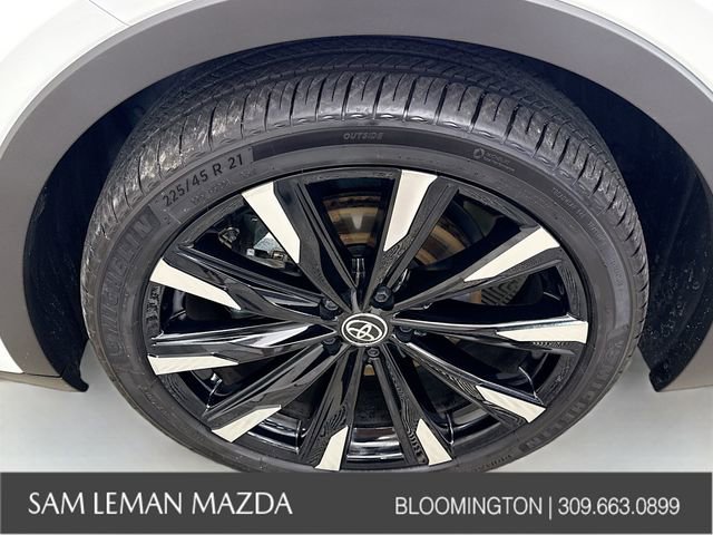 Used 2025 Toyota Crown Platinum w/ Carpet Mat Package (TMS) AWD/4WD image 32