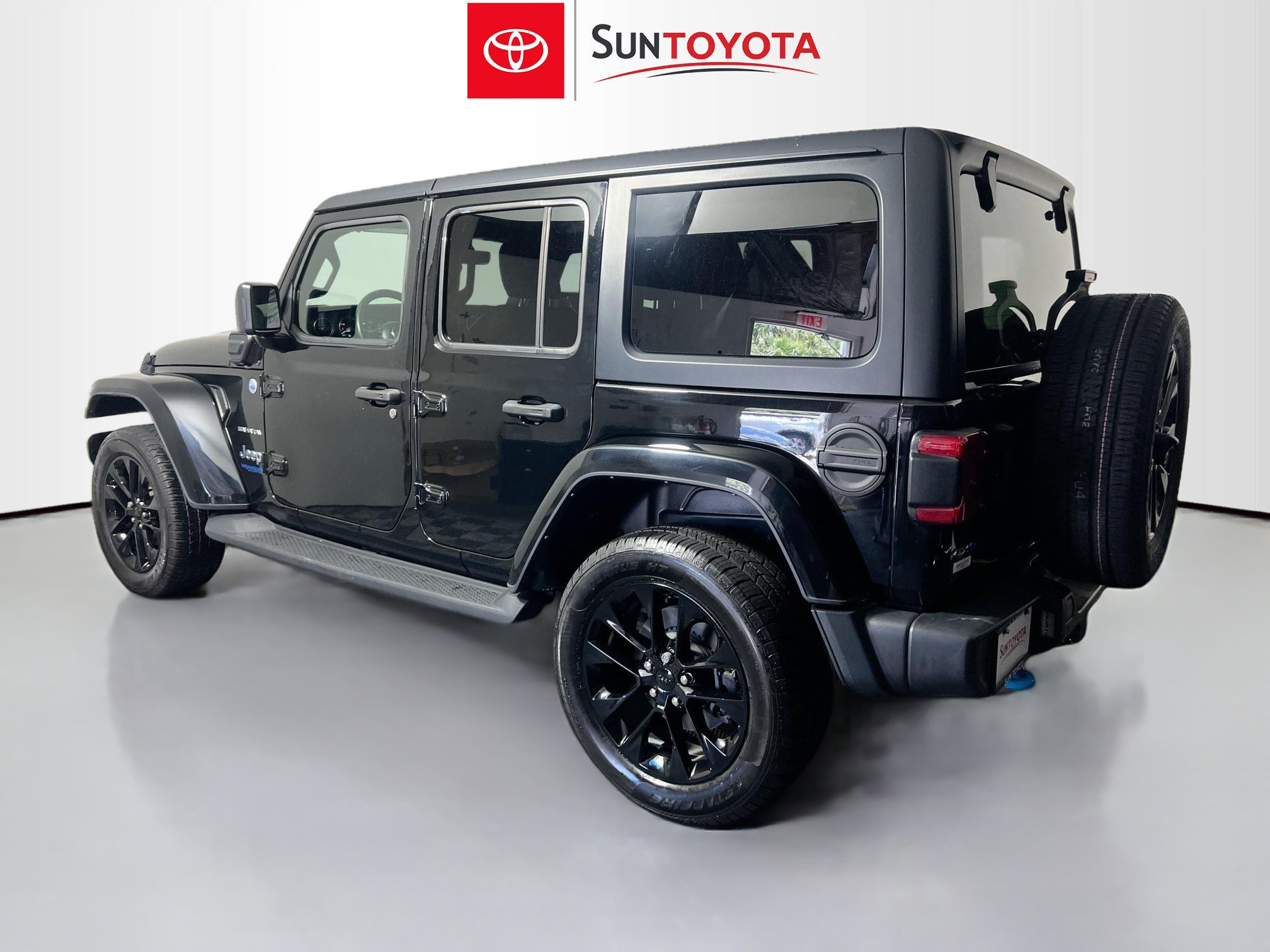 Used 2022 Jeep Wrangler Unlimited Sahara w/ Safety Group AWD/4WD image 6