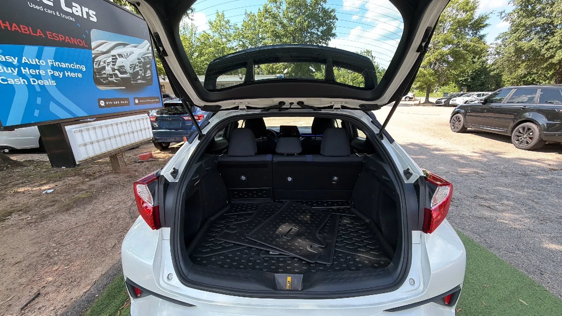 Used 2020 Toyota C-HR XLE FWD image 8