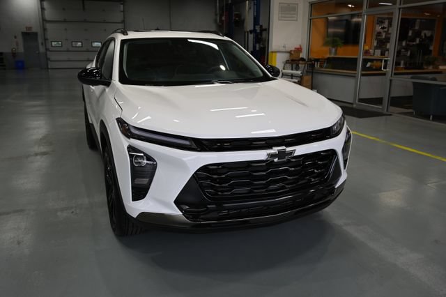 New 2026 Chevrolet Trax ACTIV w/ Sunroof Package FWD image 3