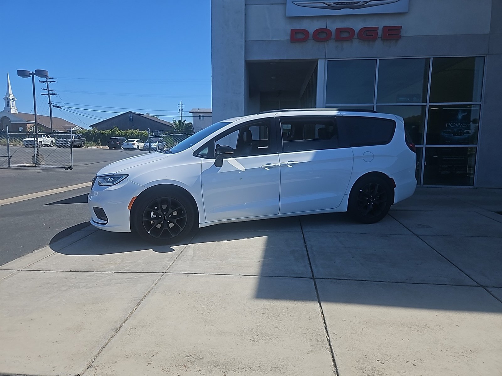 Used 2025 Chrysler Pacifica Limited FWD image 5