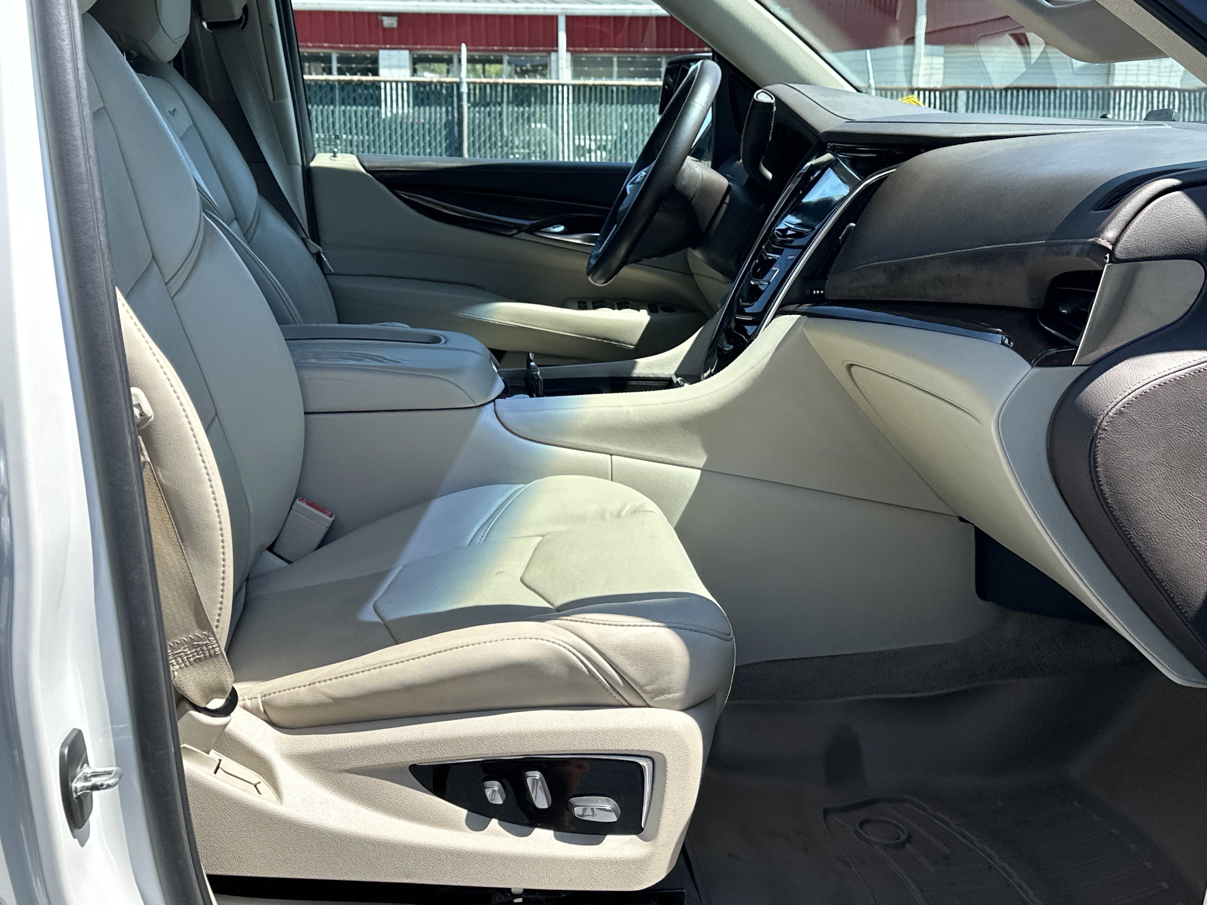 Used 2016 Cadillac Escalade ESV Luxury RWD image 12