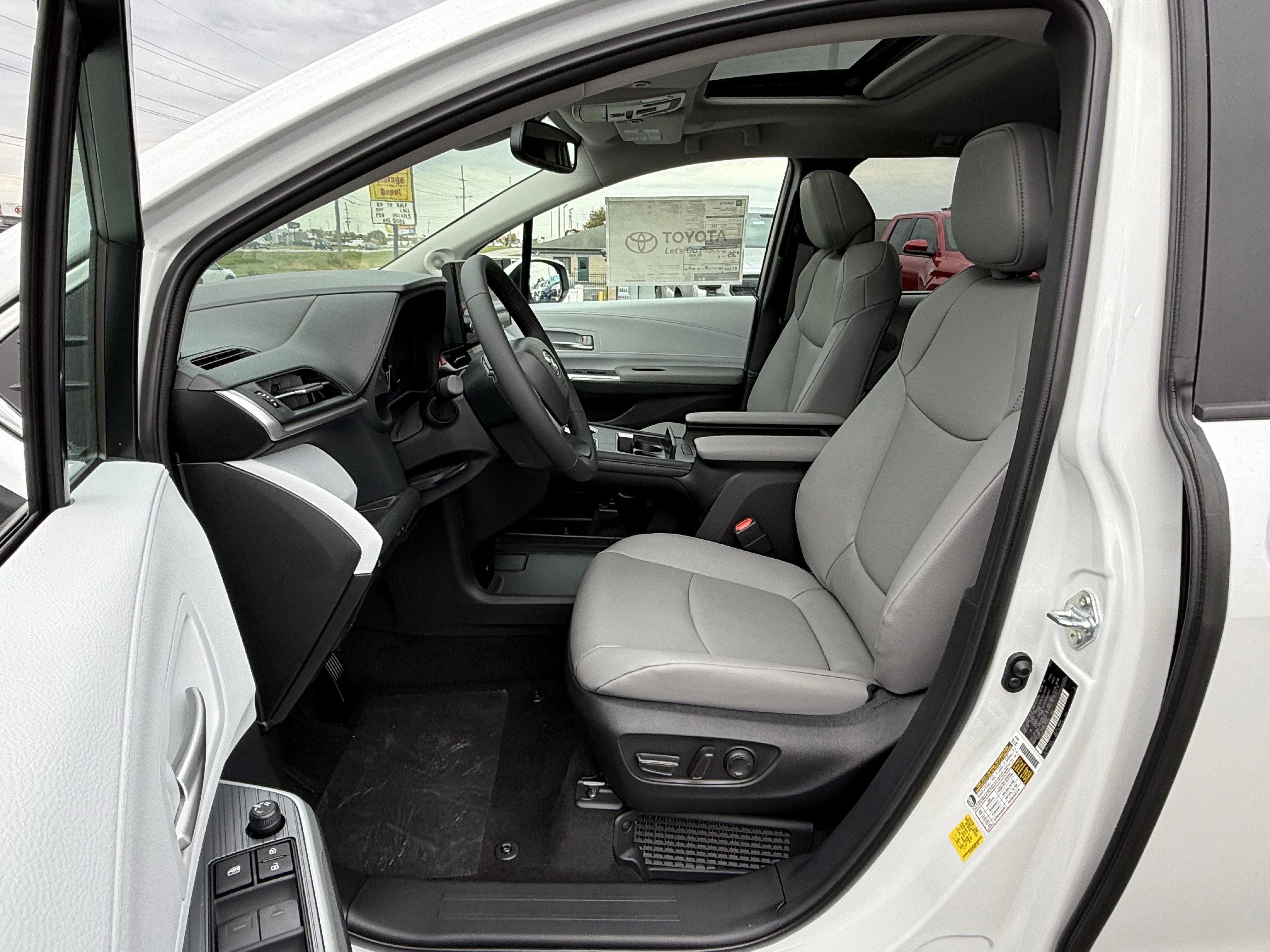 New 2025 Toyota Sienna XLE w/ XLE Plus Package image 9
