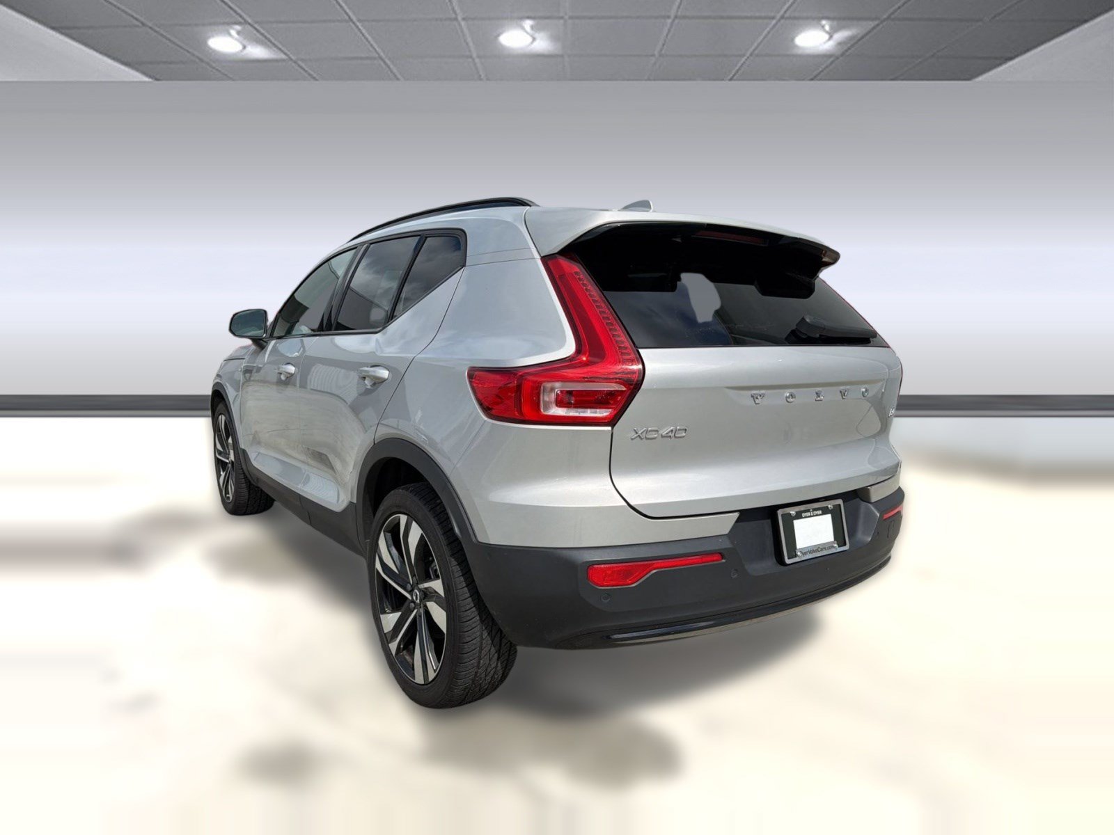 Certified 2023 Volvo XC40 B4 Plus w/ Protection Package Premier FWD image 3