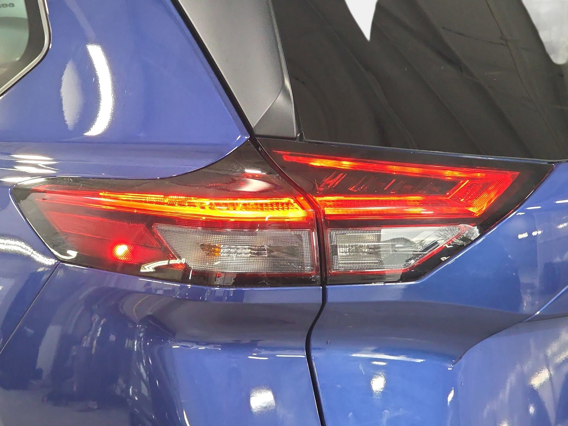 Used 2023 Nissan Rogue S image 31