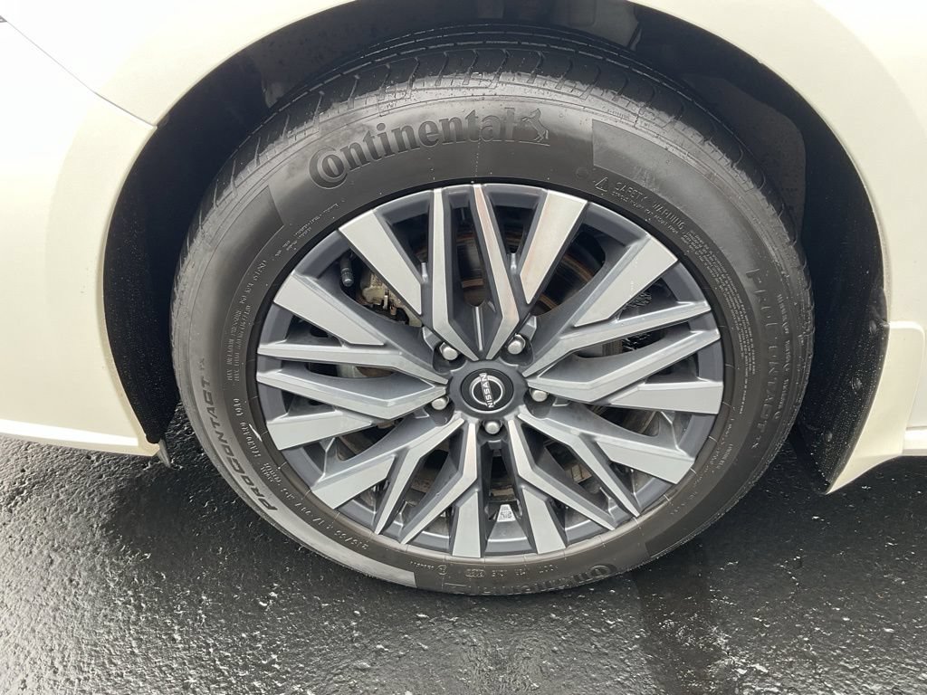 Used 2023 Nissan Altima 2.5 SV w/ SV Premium Package AWD/4WD image 9