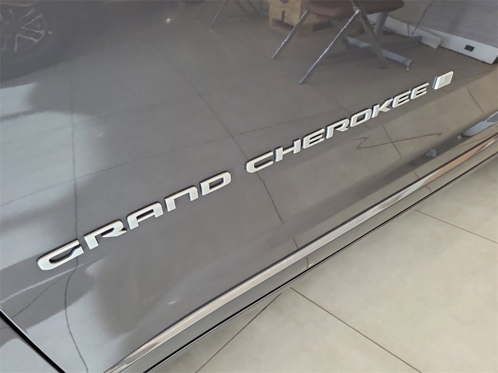 New 2025 Jeep Grand Cherokee Overland w/ Trailer Tow Package image 8