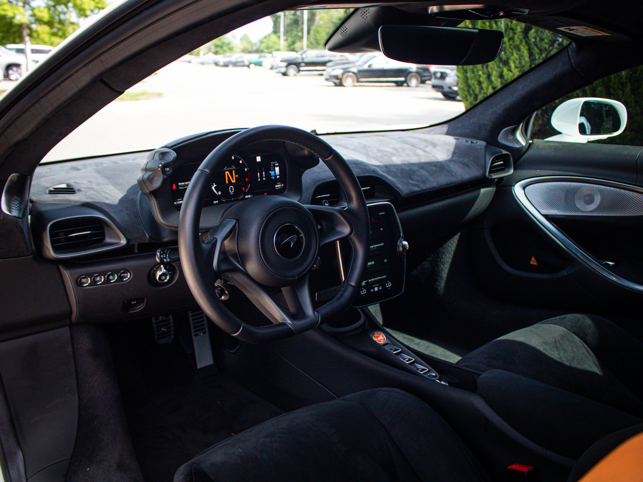 Used 2025 McLaren Artura RWD image 30