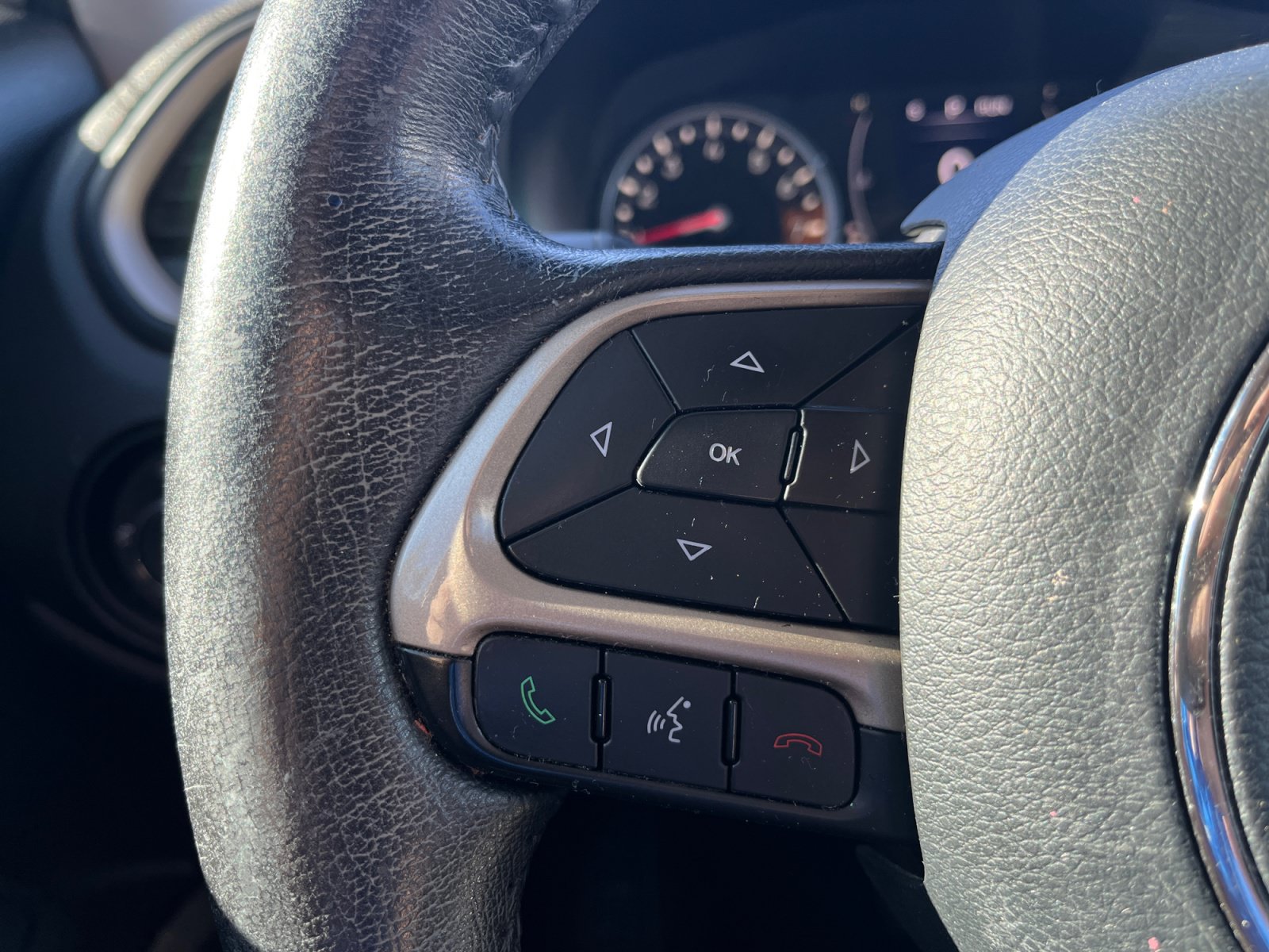 Used 2016 Jeep Renegade Latitude w/ Safety & Security Group FWD image 19