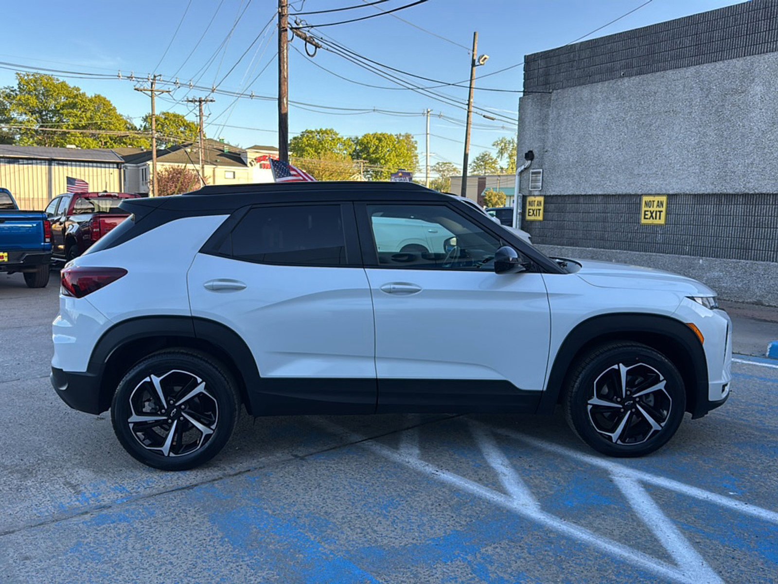 Used 2023 Chevrolet TrailBlazer RS w/ Sun and Liftgate Package AWD/4WD image 9