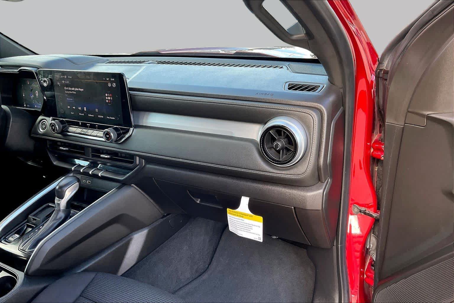 Used 2023 Chevrolet Colorado LT RWD image 15