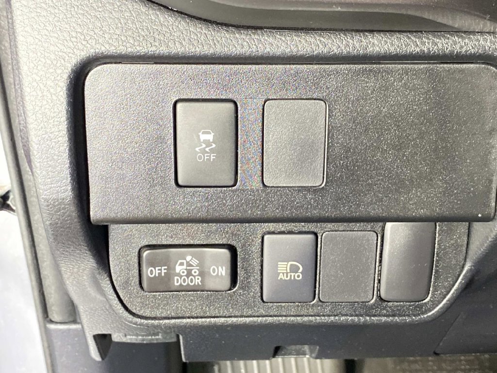 Used 2021 Toyota Tacoma SR5 AWD/4WD image 14