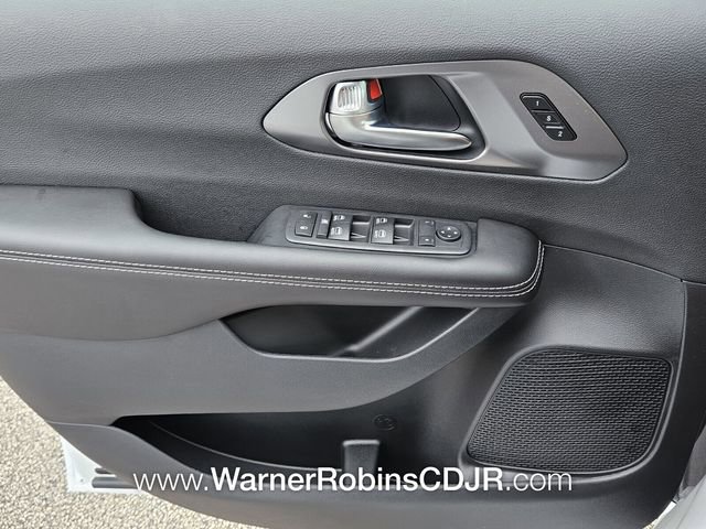 New 2026 Chrysler Pacifica Select FWD image 28