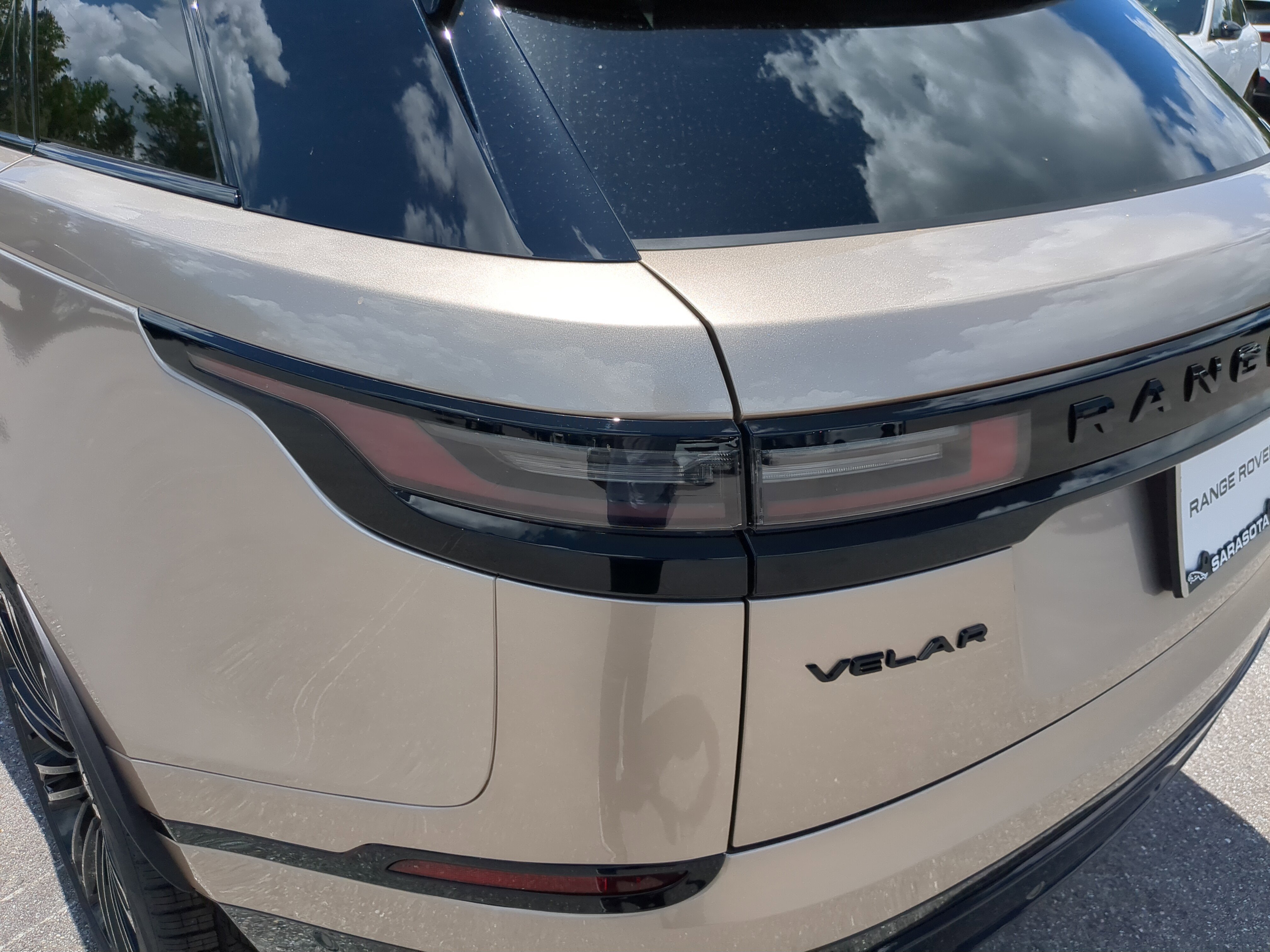 New 2026 Land Rover Range Rover Velar Dynamic SE image 10