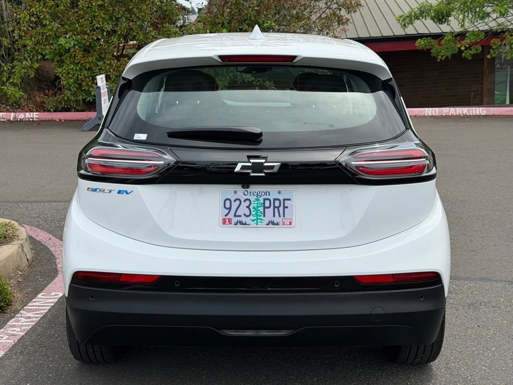 Used 2023 Chevrolet Bolt LT w/ Infotainment Package FWD image 6