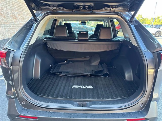 Used 2021 Toyota RAV4 XLE Premium image 6