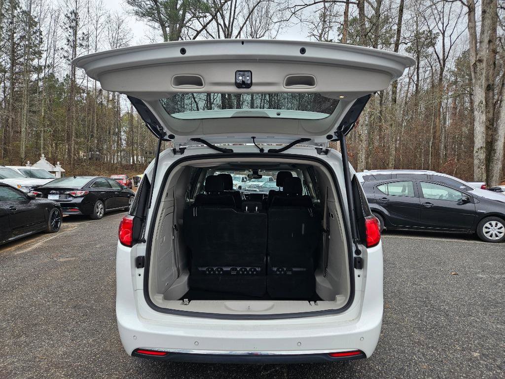 Used 2017 Chrysler Pacifica Limited FWD image 9