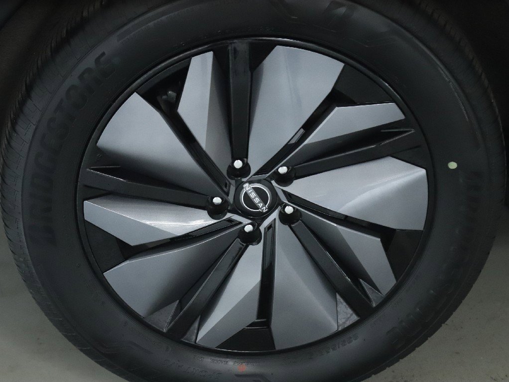 Used 2023 Nissan Ariya FWD image 12