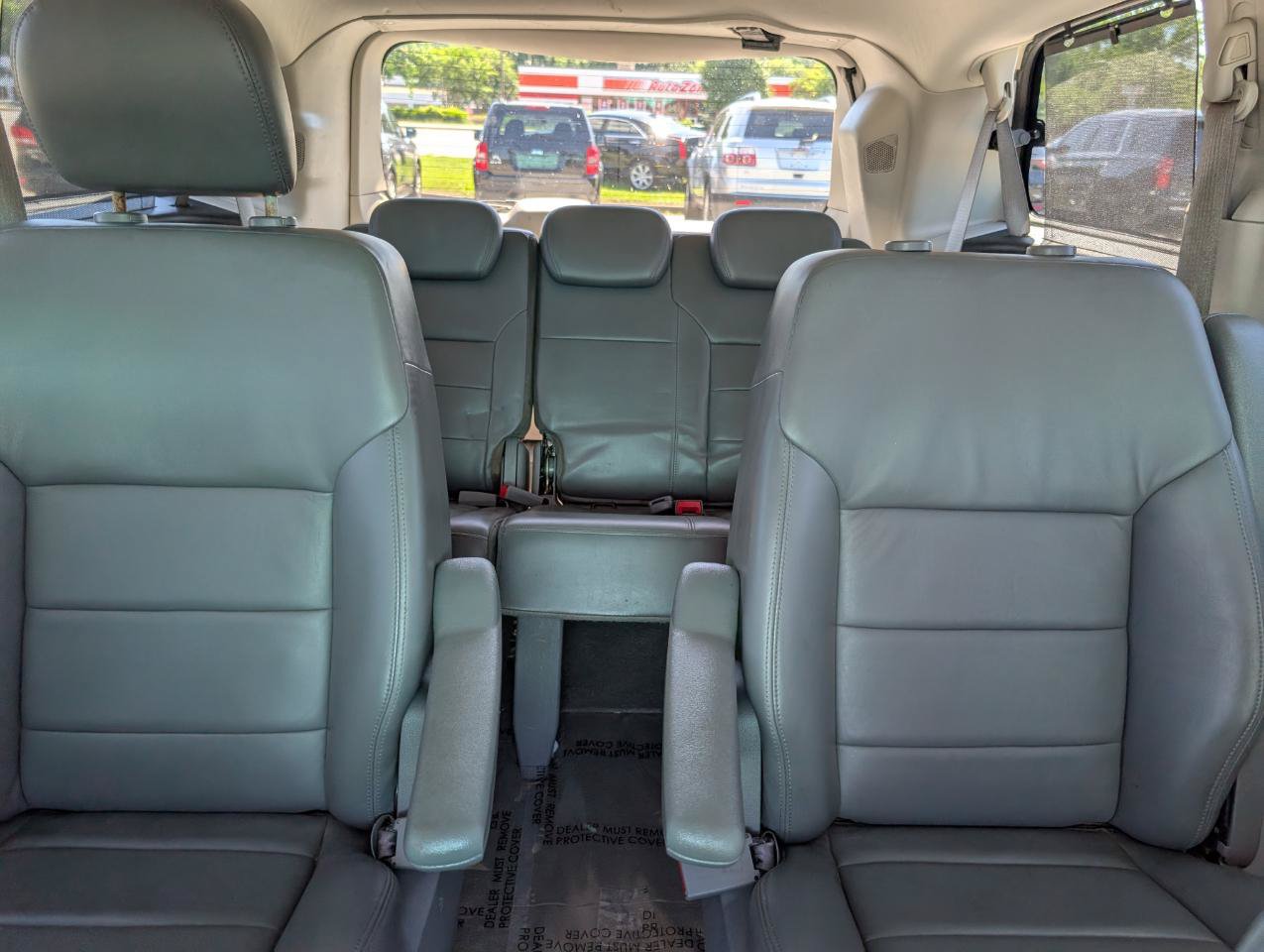 Used 2010 Volkswagen Routan SEL FWD image 30