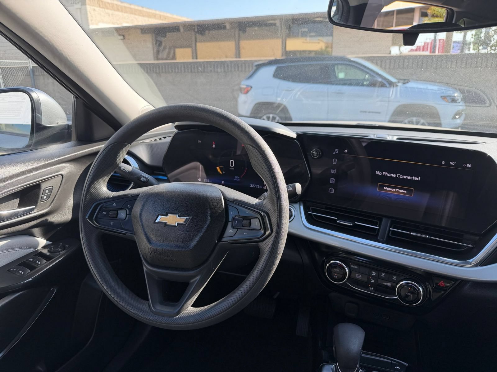 Used 2025 Chevrolet Trax LT FWD image 33