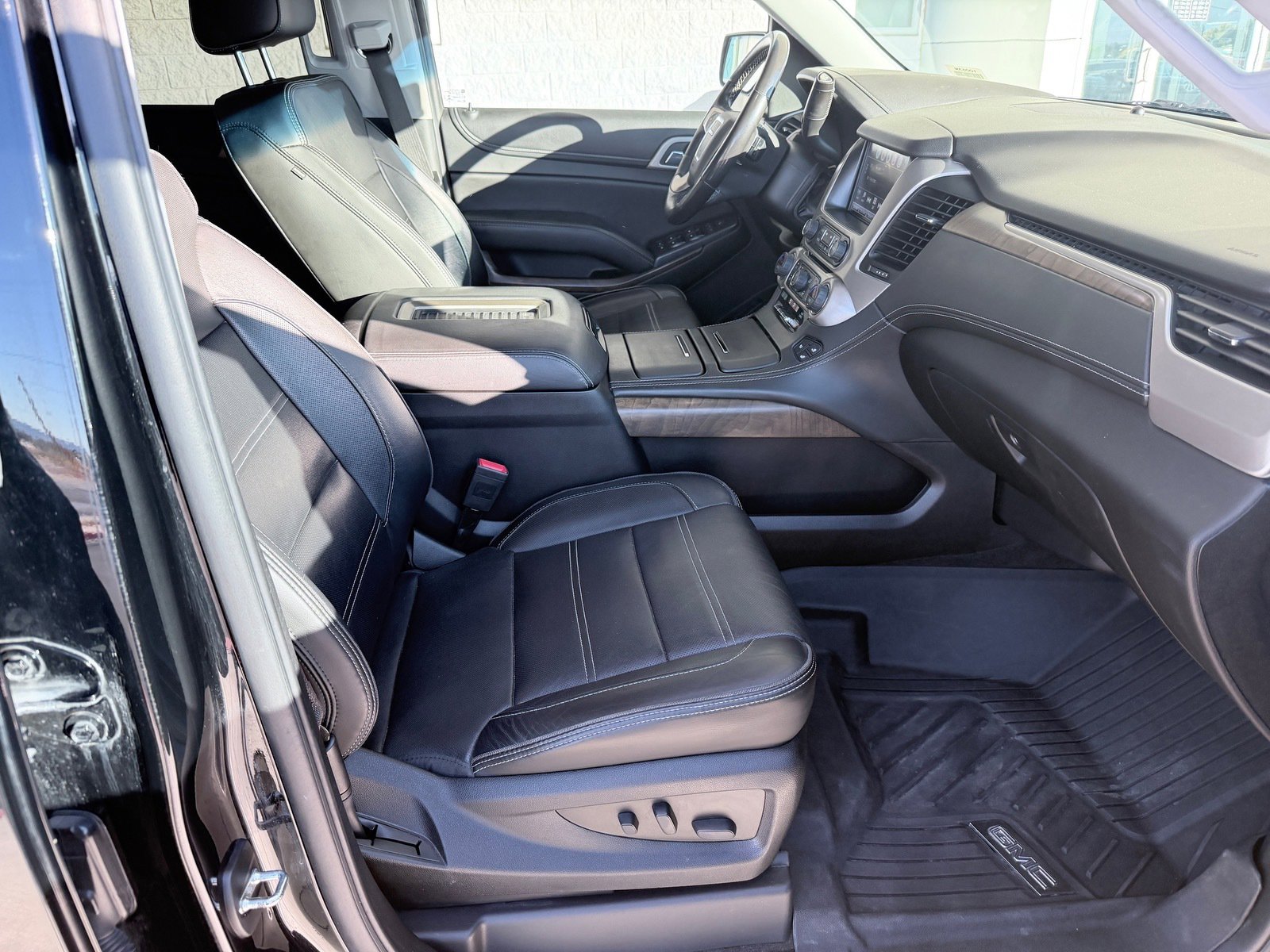 Used 2018 GMC Yukon Denali w/ Denali Ultimate Package image 21