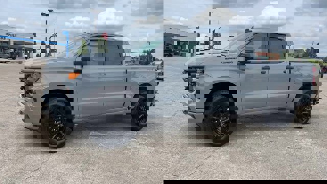 Used 2024 Chevrolet Silverado 1500 Custom w/ Dark Appearance Package image 5
