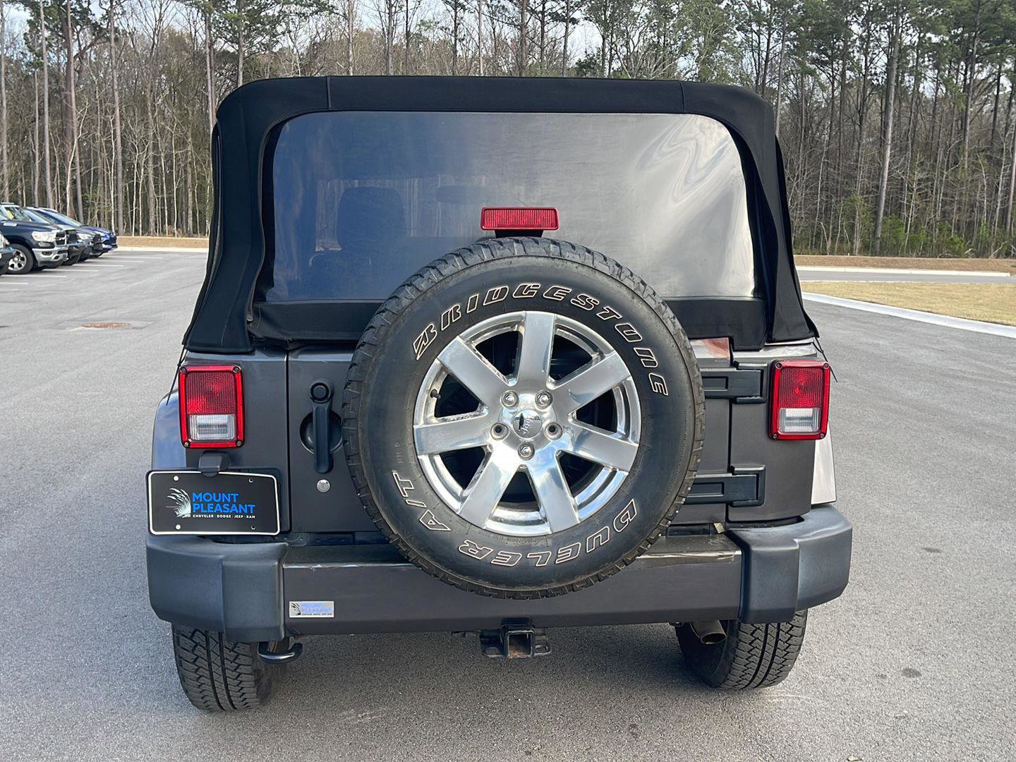 Used 2016 Jeep Wrangler Sahara w/ Connectivity Group image 6