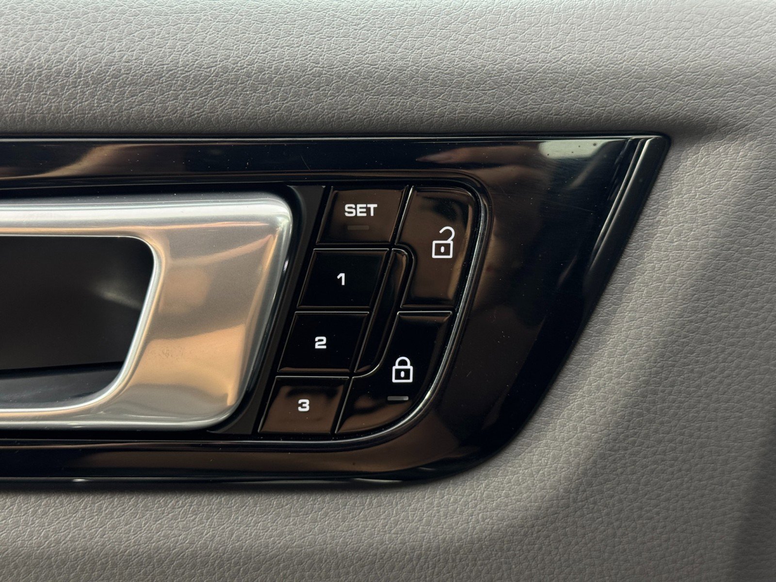 Used 2019 Porsche Cayenne image 17