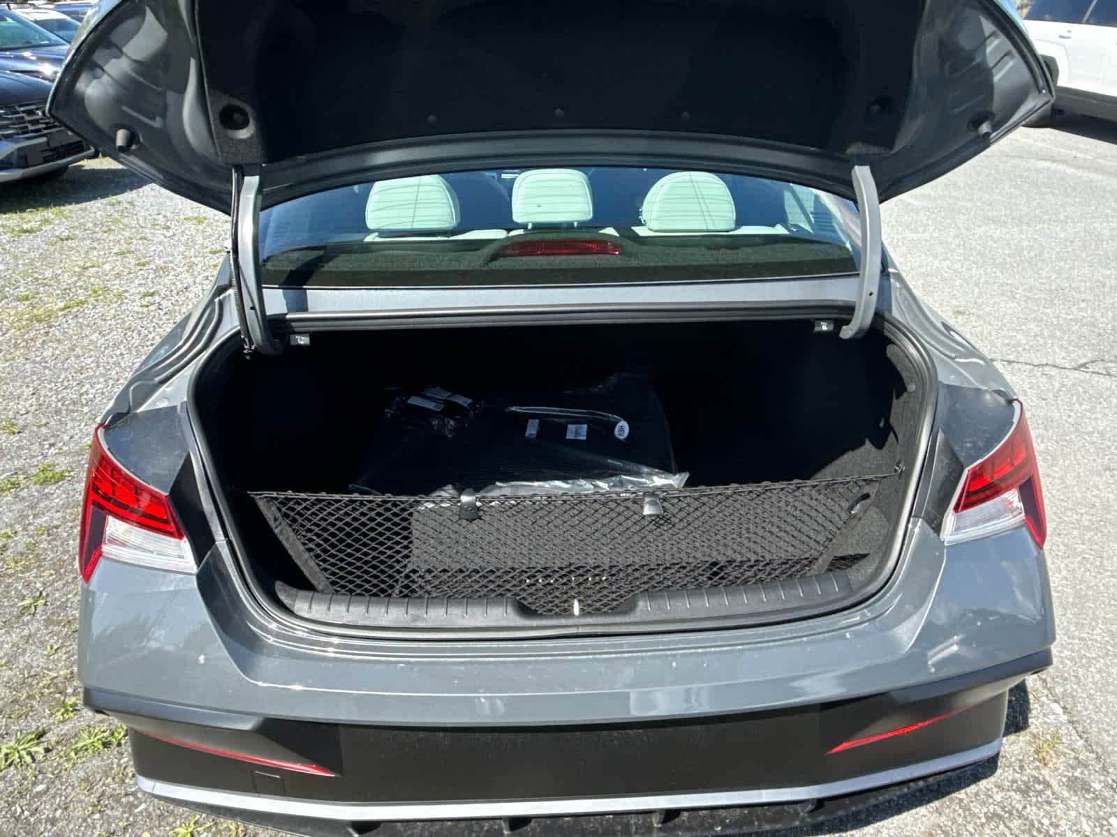 New 2026 Hyundai Elantra Limited FWD image 22