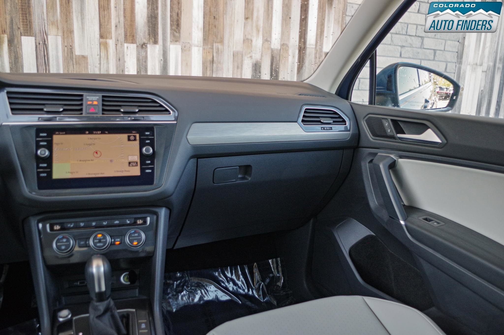 Used 2020 Volkswagen Tiguan SEL AWD/4WD image 18