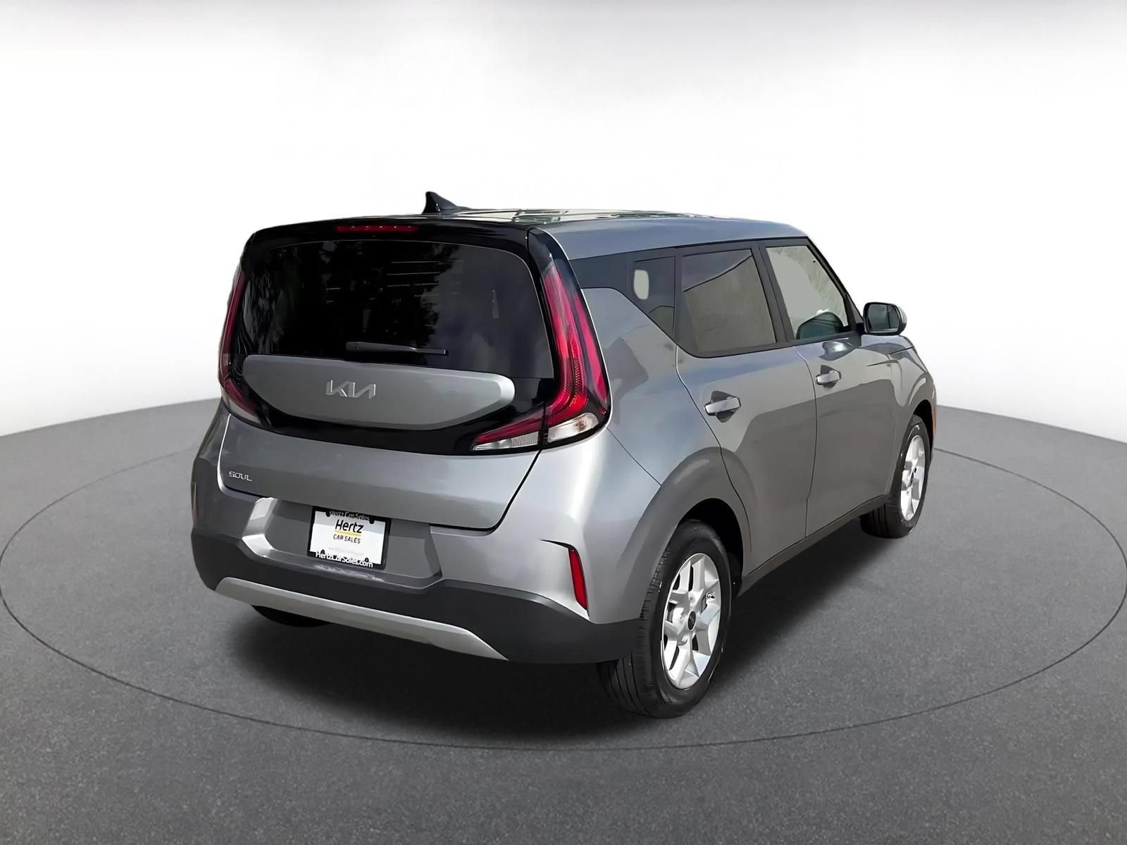 Used 2025 Kia Soul LX w/ LX Technology Package FWD image 14