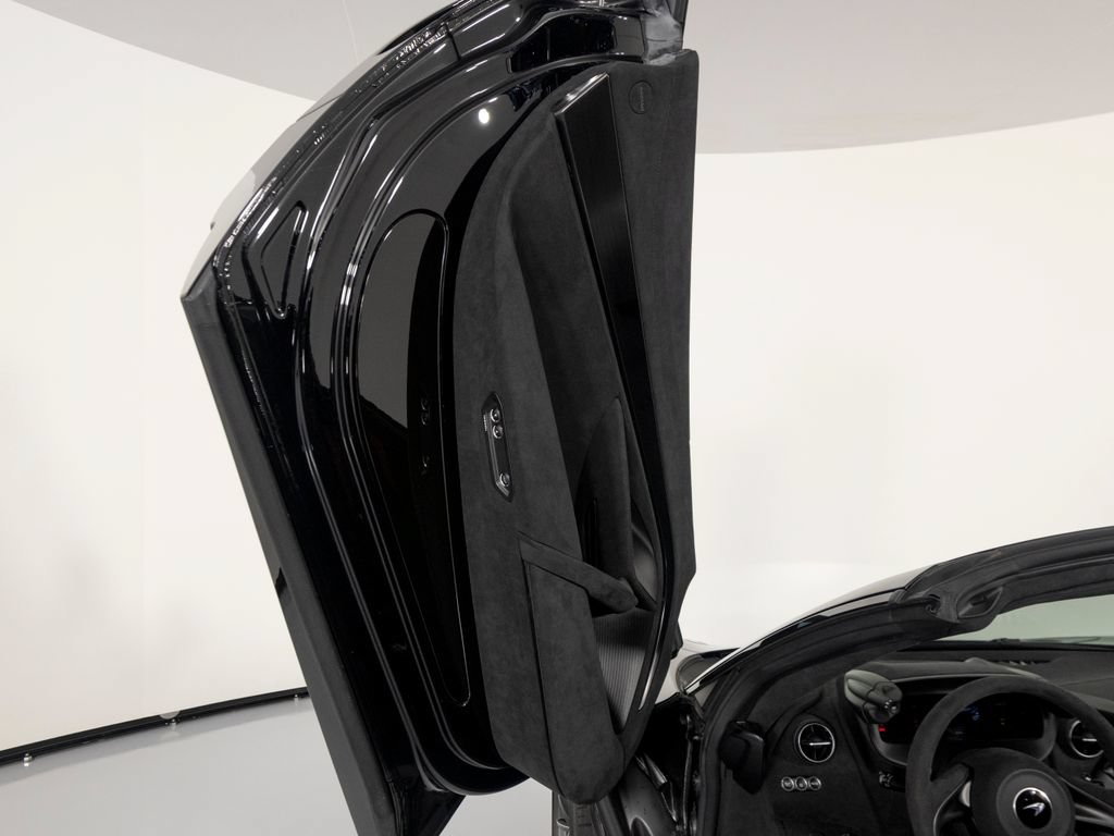 Used 2025 McLaren 750S Spider RWD image 11