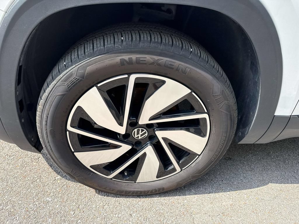 Used 2025 Volkswagen Atlas SE FWD image 4