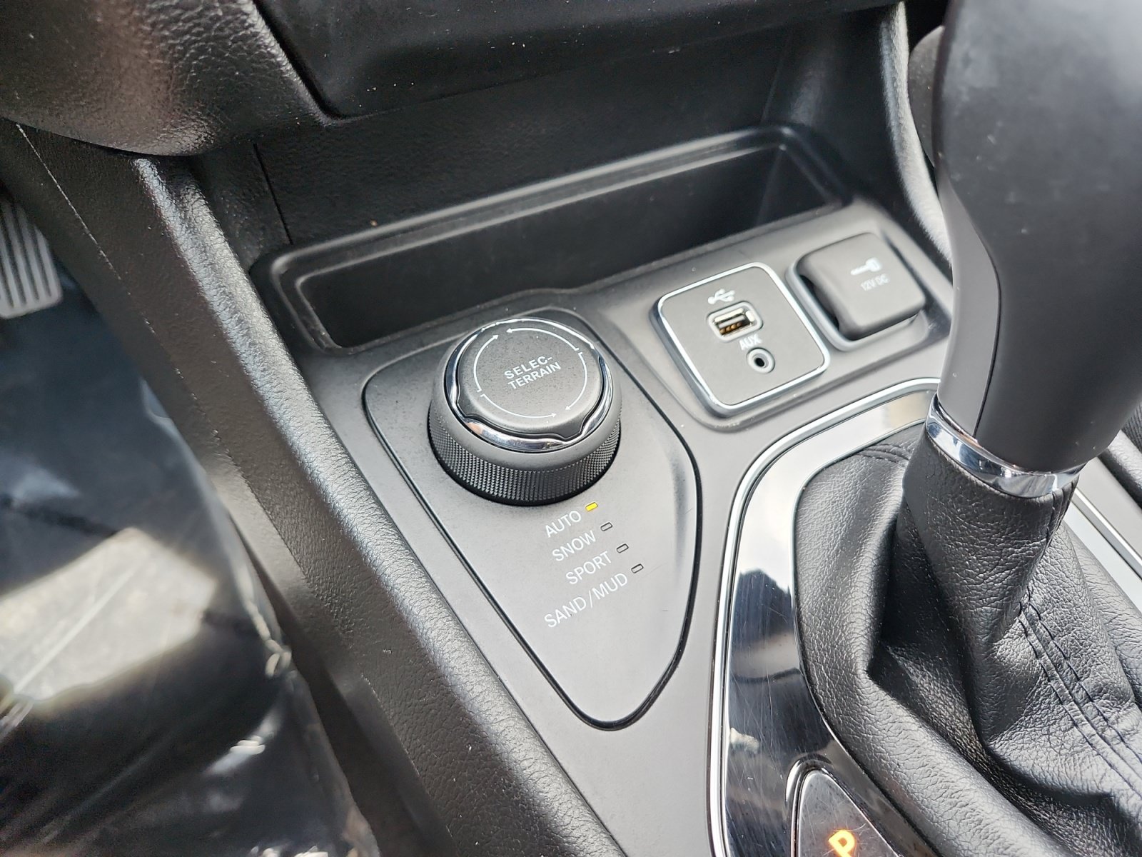 Used 2019 Jeep Cherokee Limited AWD/4WD image 24