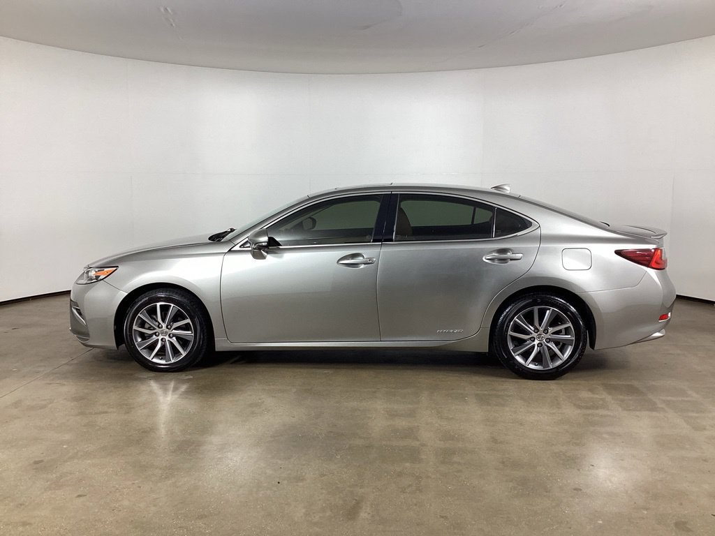 Used 2017 Lexus ES 300h w/ Luxury Package FWD image 8