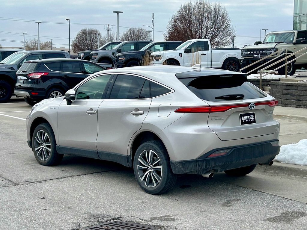 Used 2021 Toyota Venza LE image 3