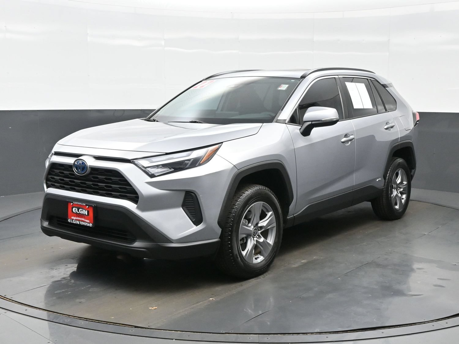 Used 2022 Toyota RAV4 XLE w/ Convenience Package AWD/4WD image 2